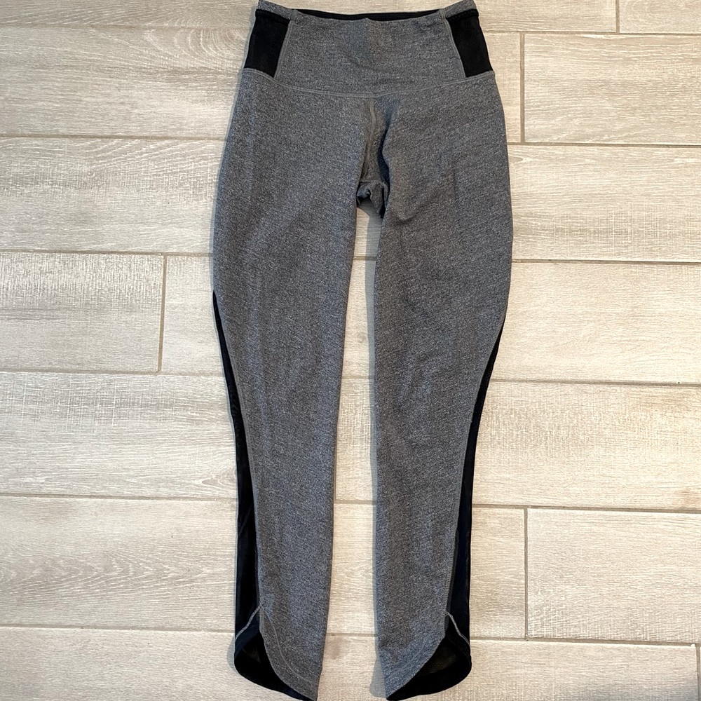 Lululemon size 4 leggings with mesh 25”